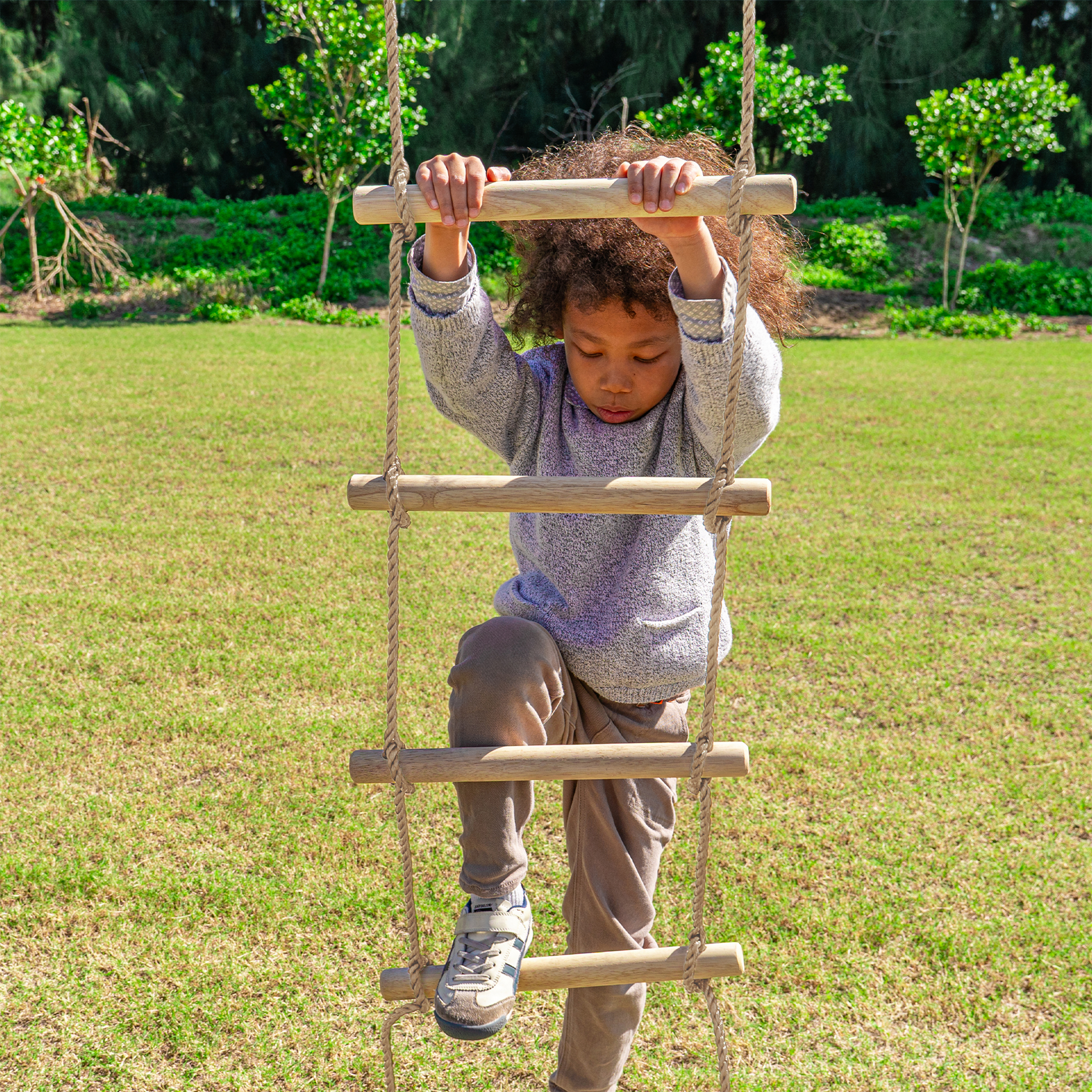 AXI Boris Wooden Playcentre with Swings, Trapeze, Climbing Nets and Monkey Bars – White Slide
