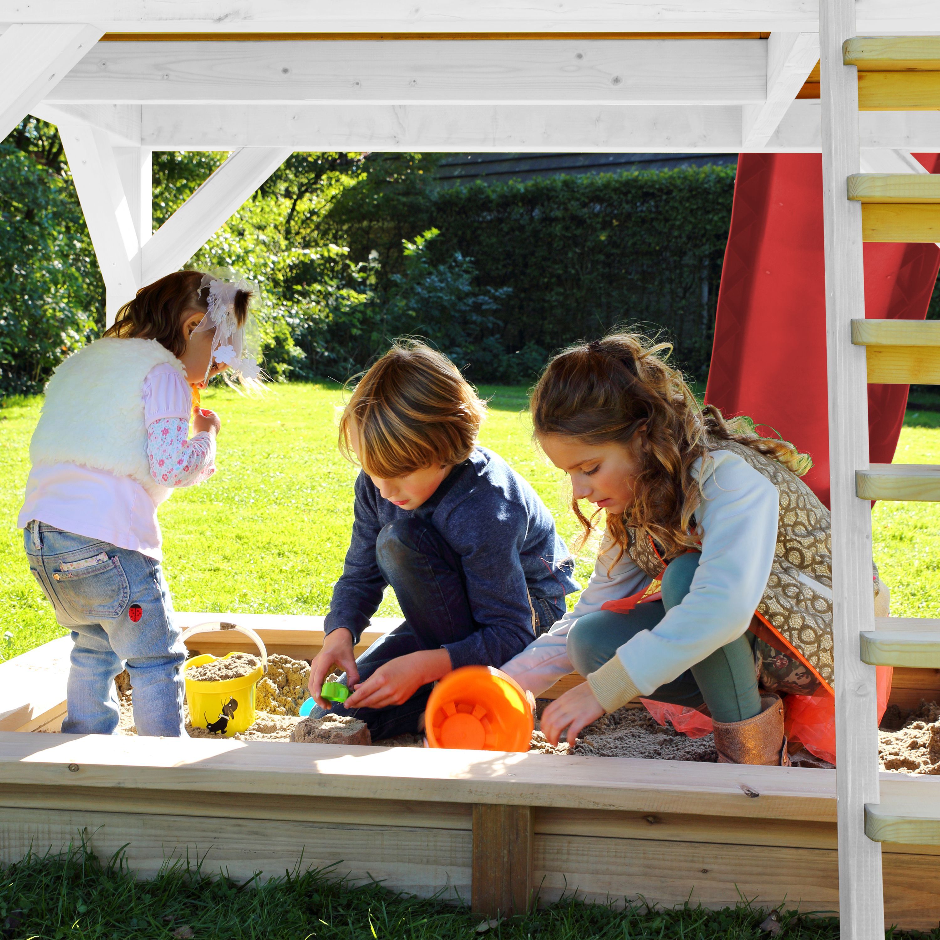 AXI Romy Playhouse Brown/White - Red Slide