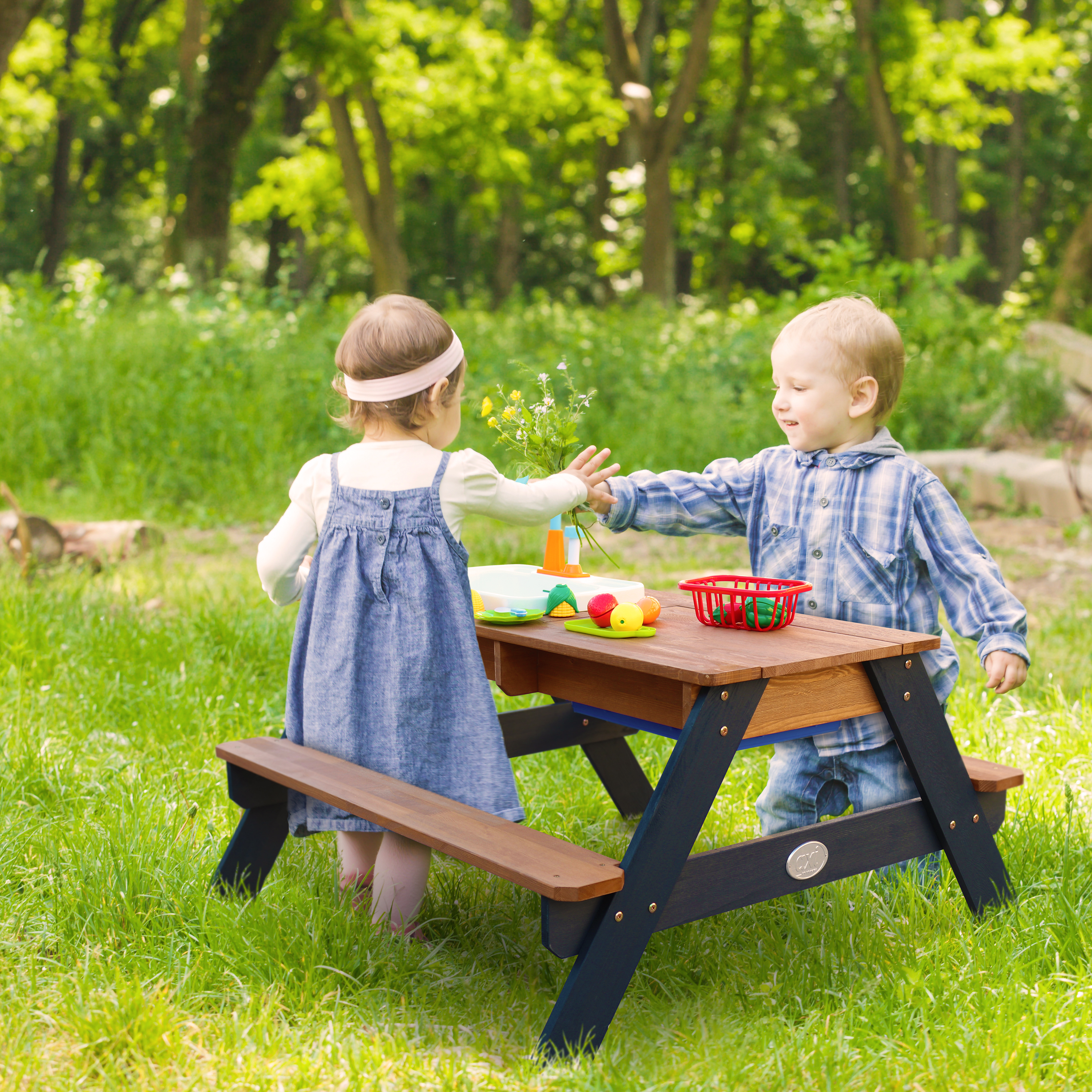 AXI Emily Sand & Water Picnic Table with Play Kitchen Sink Anthracite/Brown