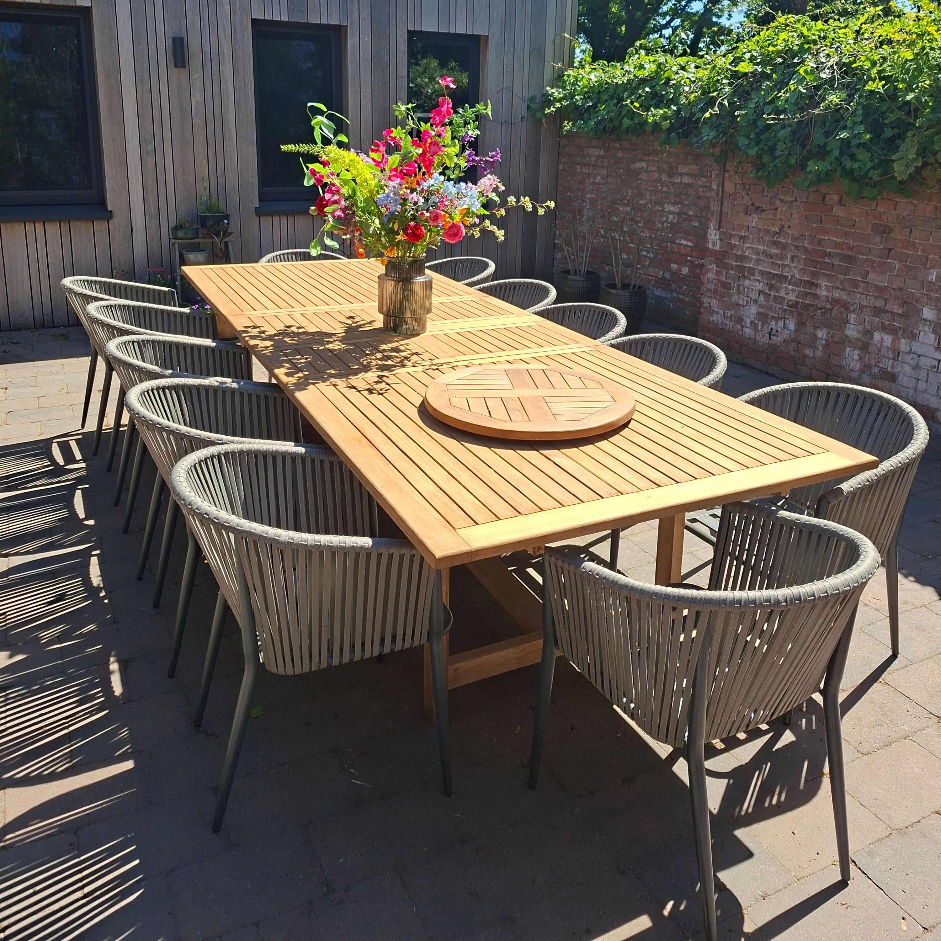 AXI Raisa Teak Rectangular Extendable Garden Table 240 – 320 cm