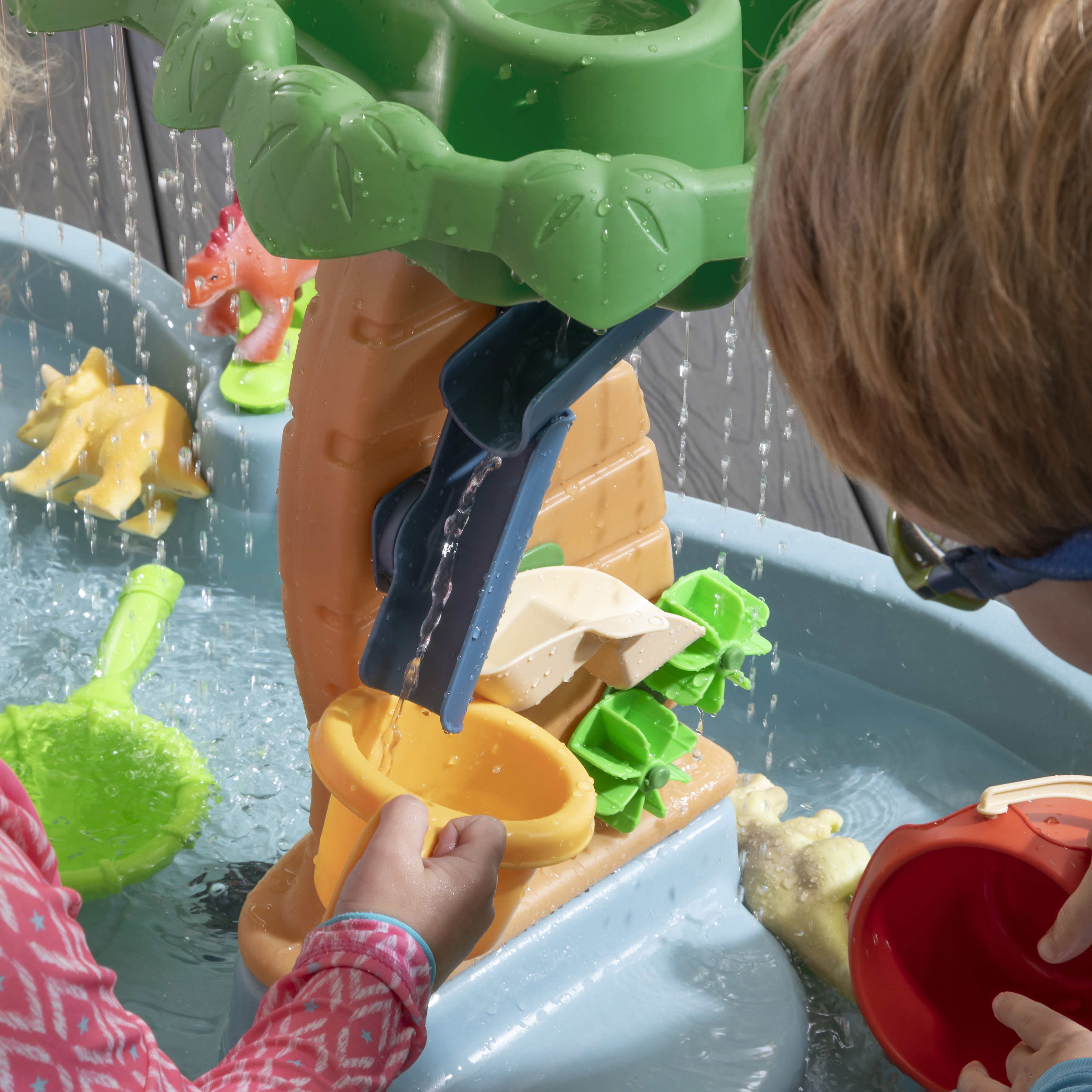 Step2 Dino Showers Water Table