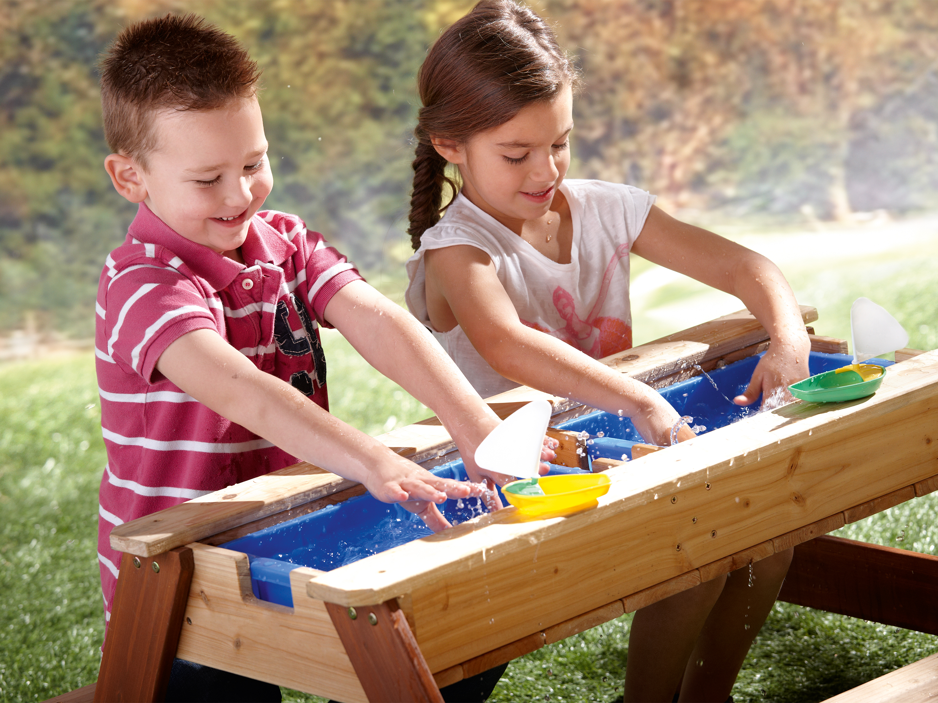 AXI Nick Sand & Water Picnic Table Brown with Umbrella Green/White