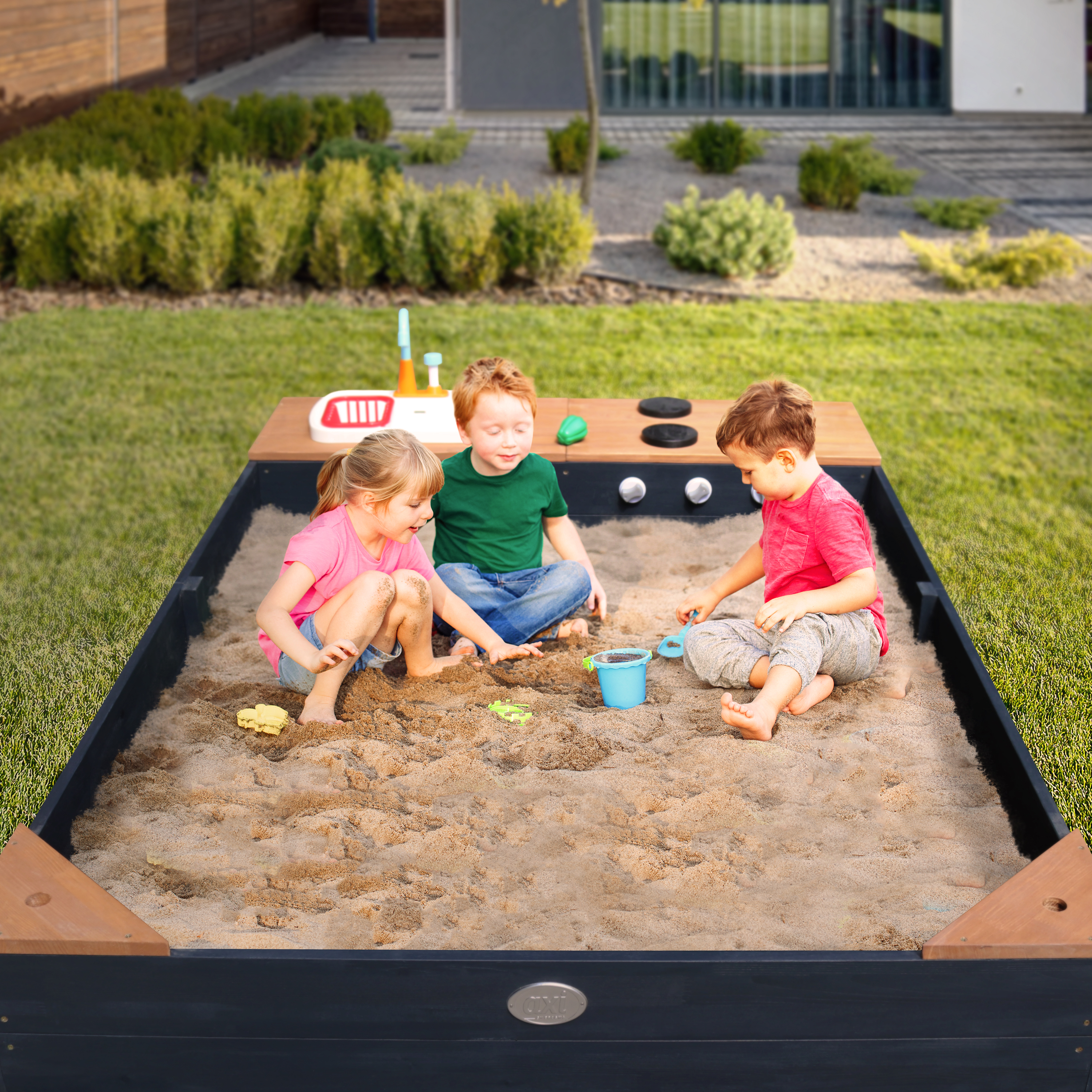 AXI Kelly Sandbox with Play Kitchen - 180 x 115 cm - Anthracite/Brown