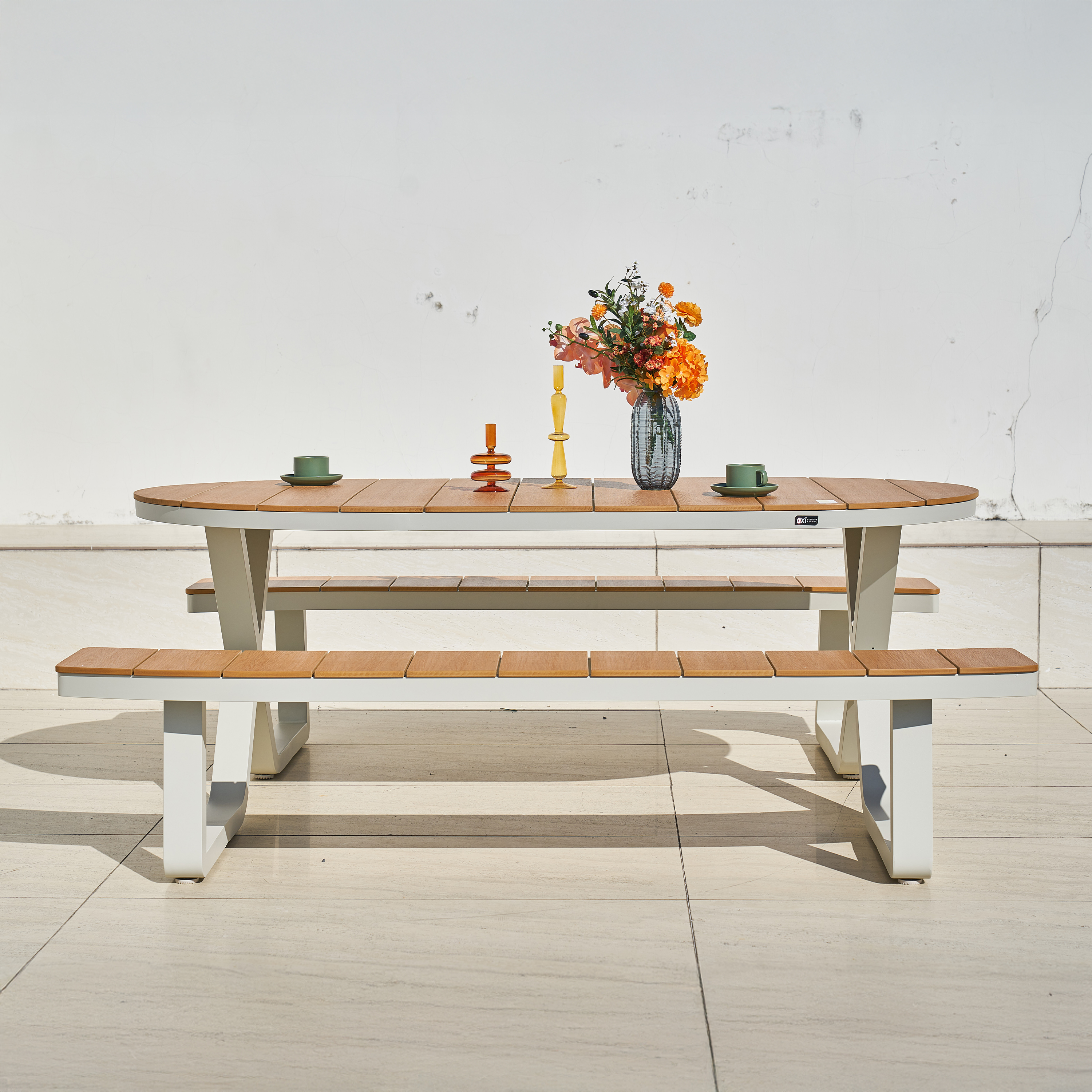 AXI Jax Picnic Table with 2 benches Oval – White/Teak-look Polywood