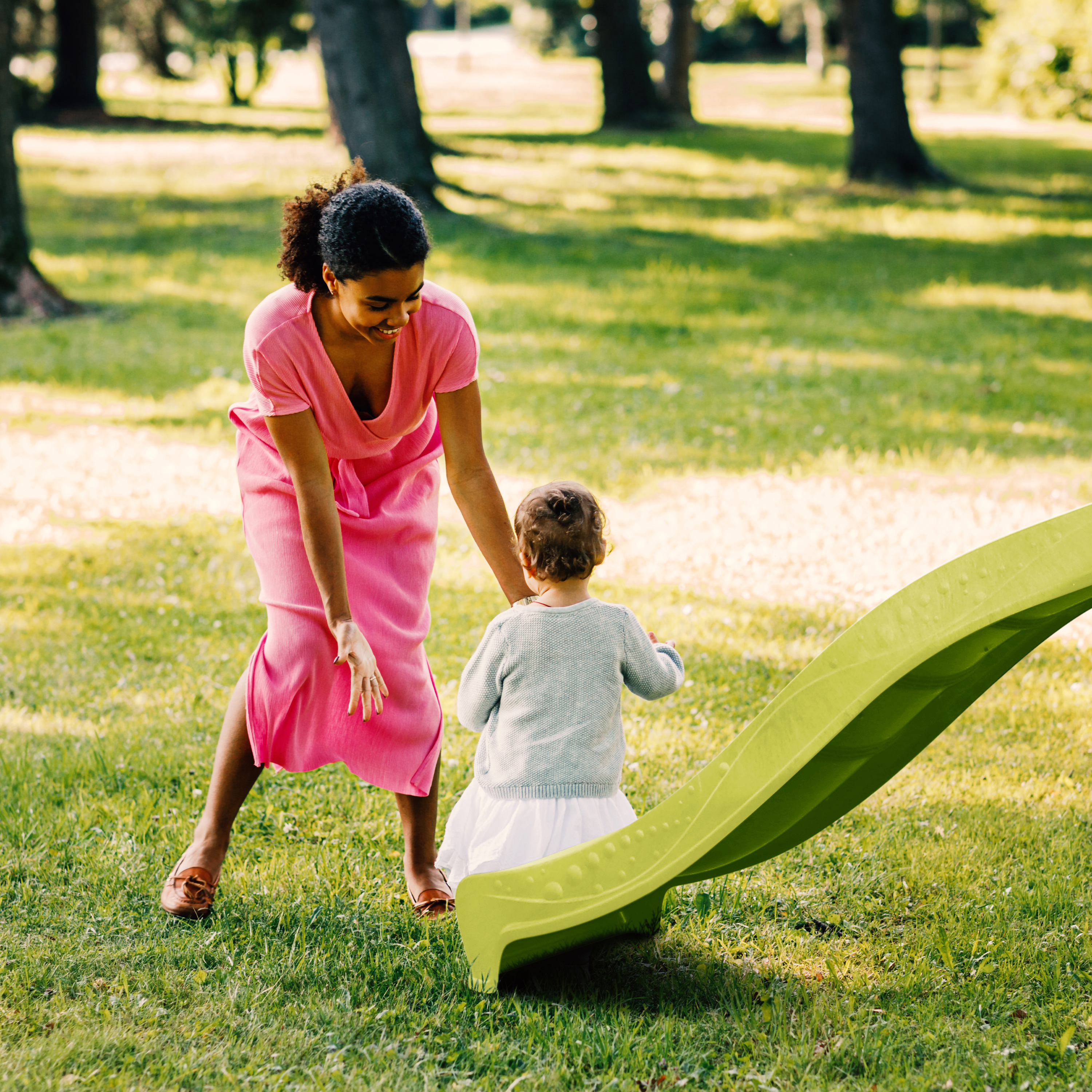 AXI Beach Tower with Roxy Nest Swing Set Brown/White - Lime Green Slide