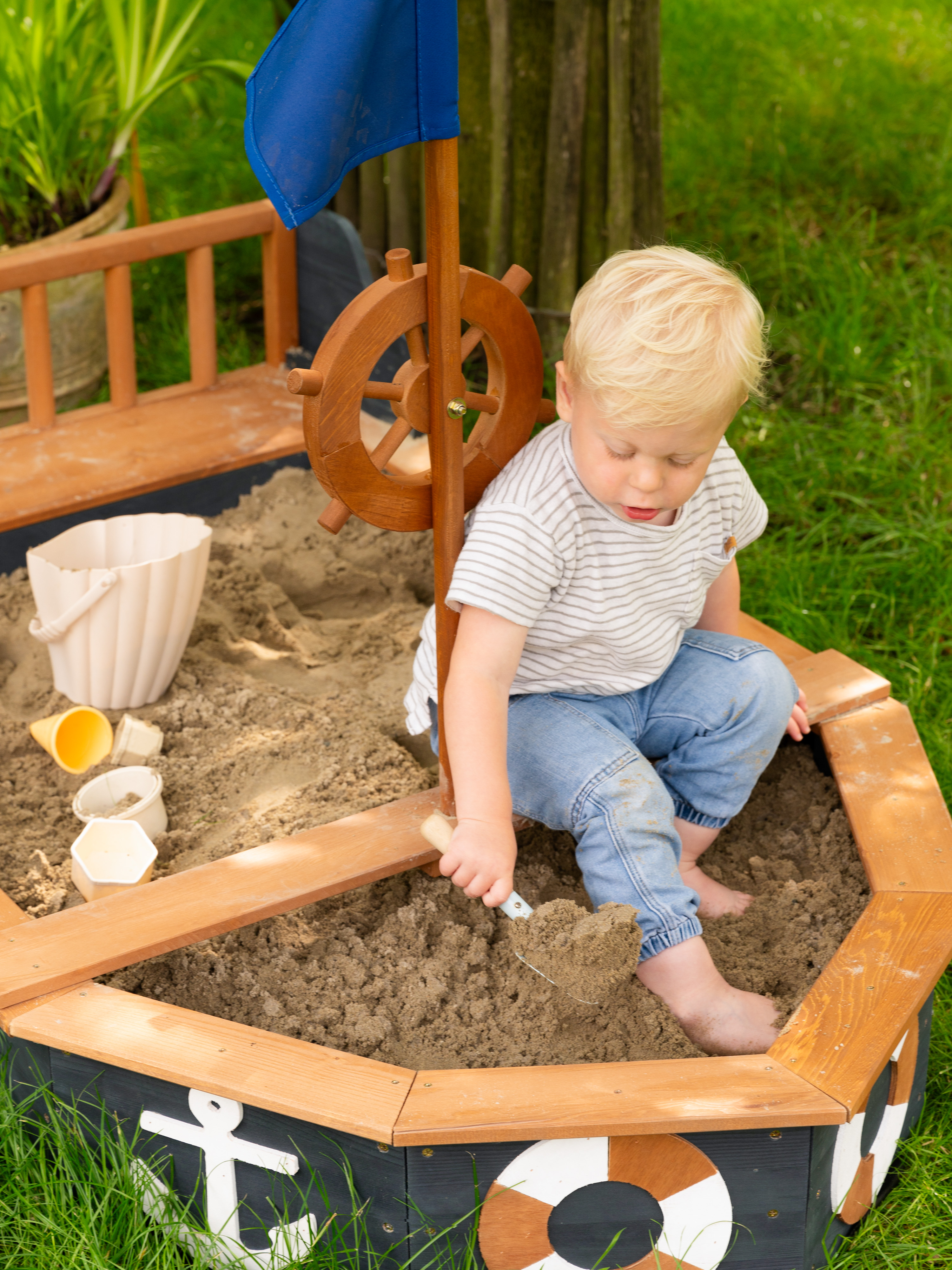 AXI Doris Boat Sandbox with storage bench - 153 x 90 x 100 cm - Anthracite/Brown