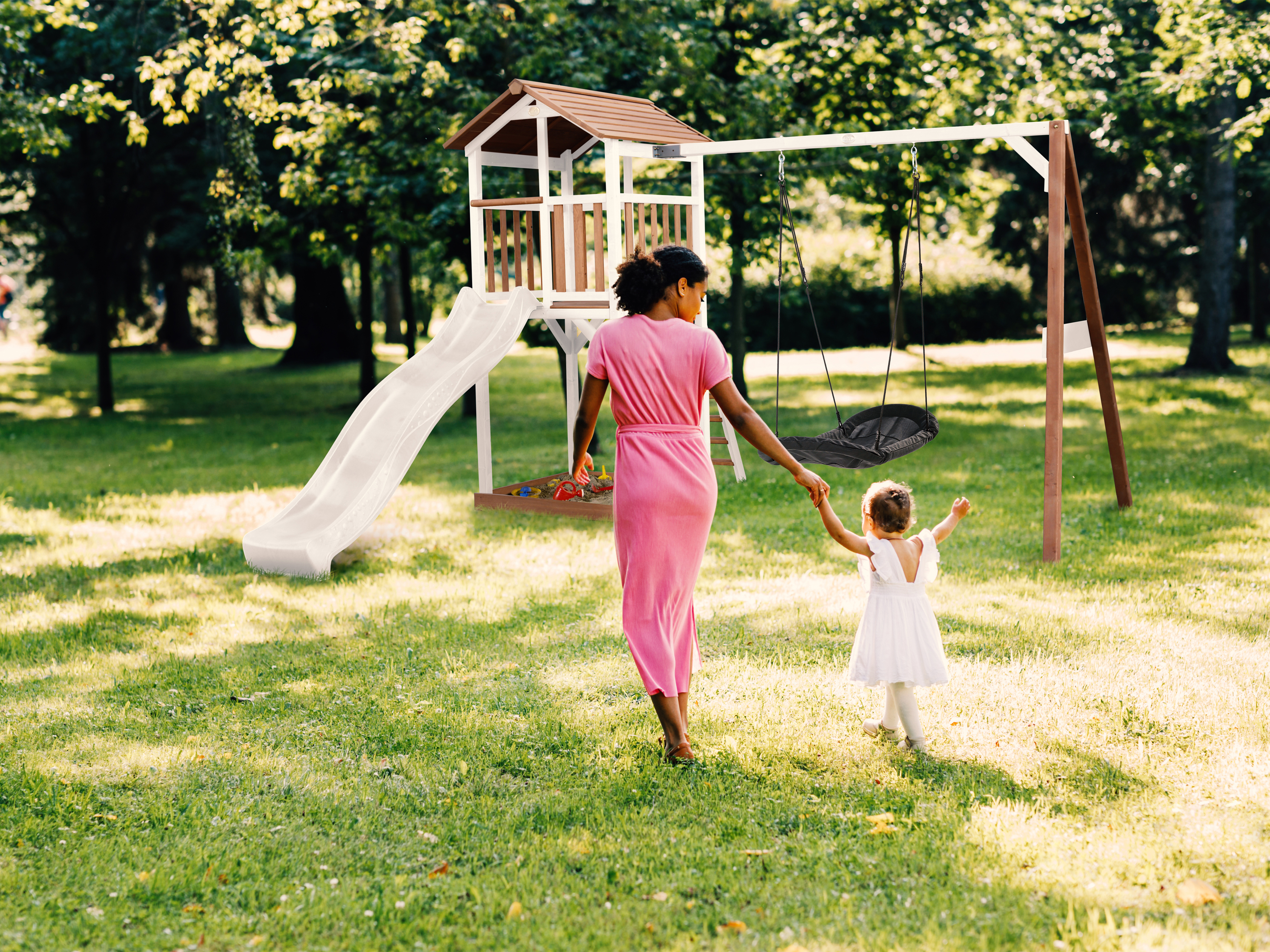 AXI Beach Tower with Roxy Nest Swing Set Brown/White - White Slide