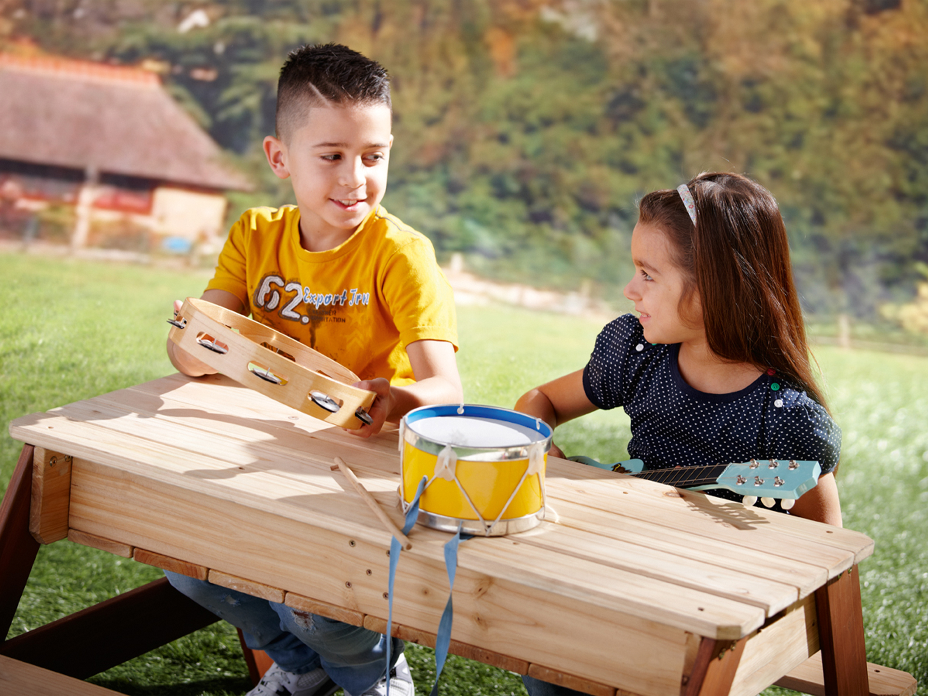 AXI Nick Sand & Water Picnic Table Brown - Parasol Blue/white - FSC Wood