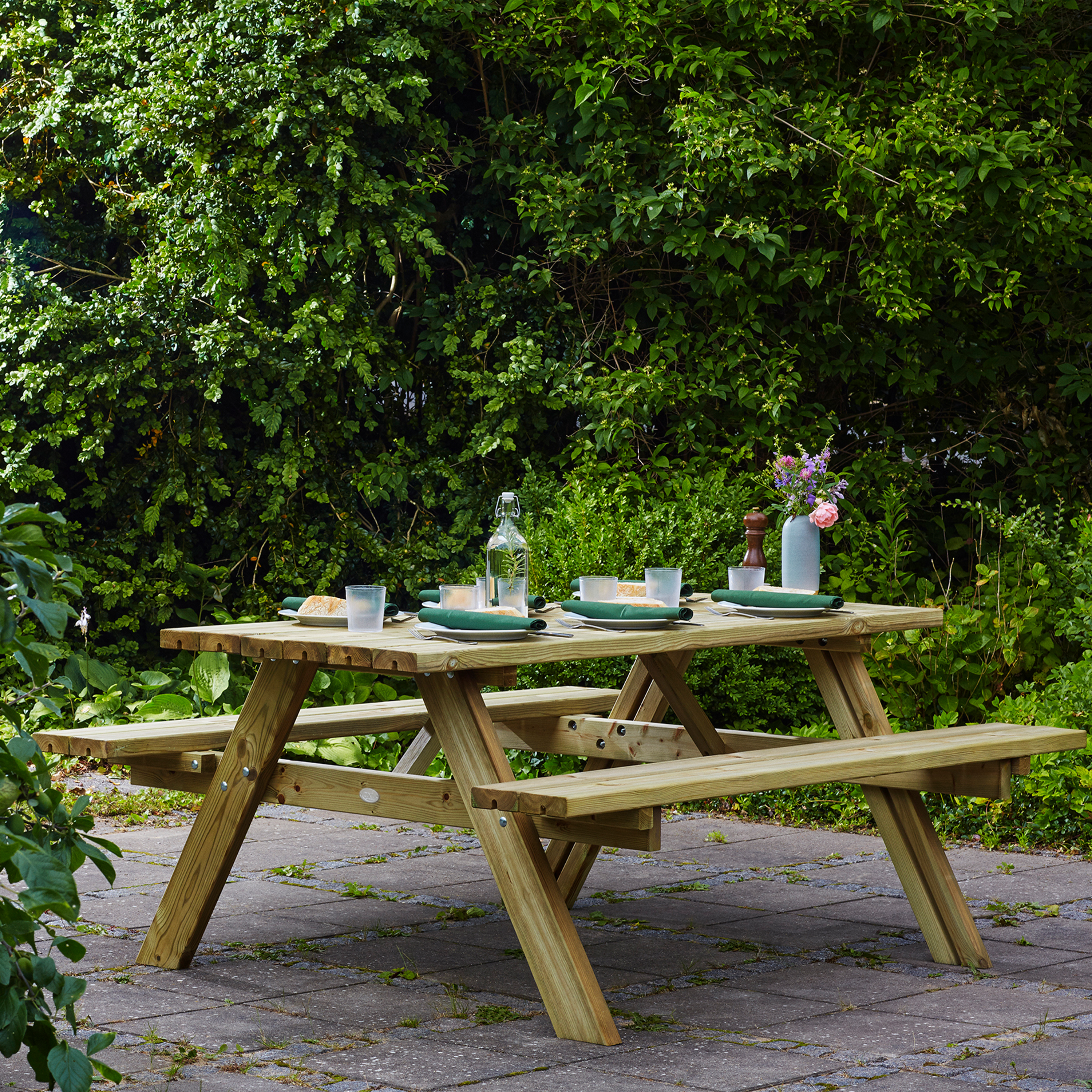 AXI Julie Wooden Picnic Table Classic 177 x 154 cm - Natural