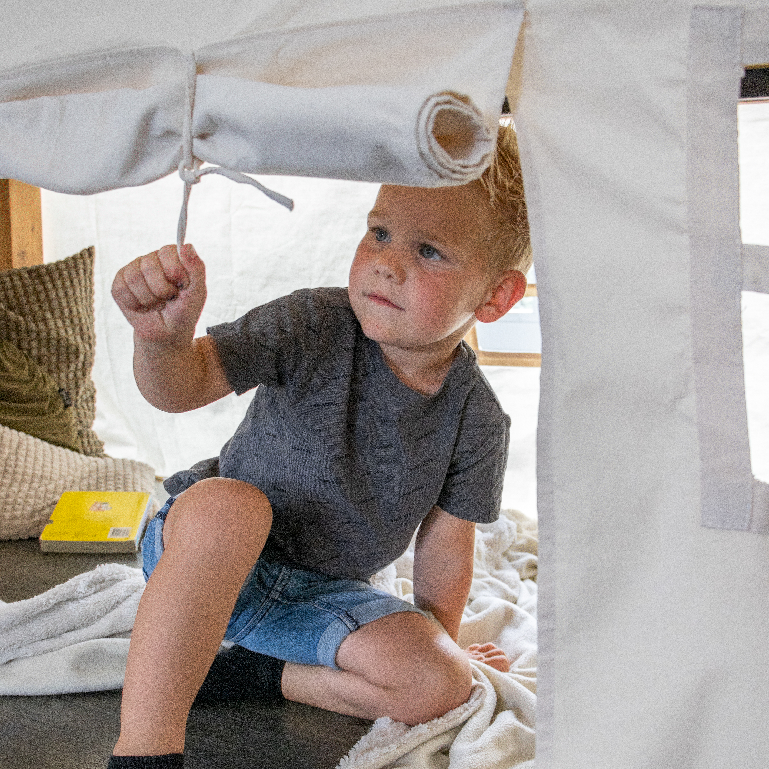 Sunny Nova Table Tent Cream