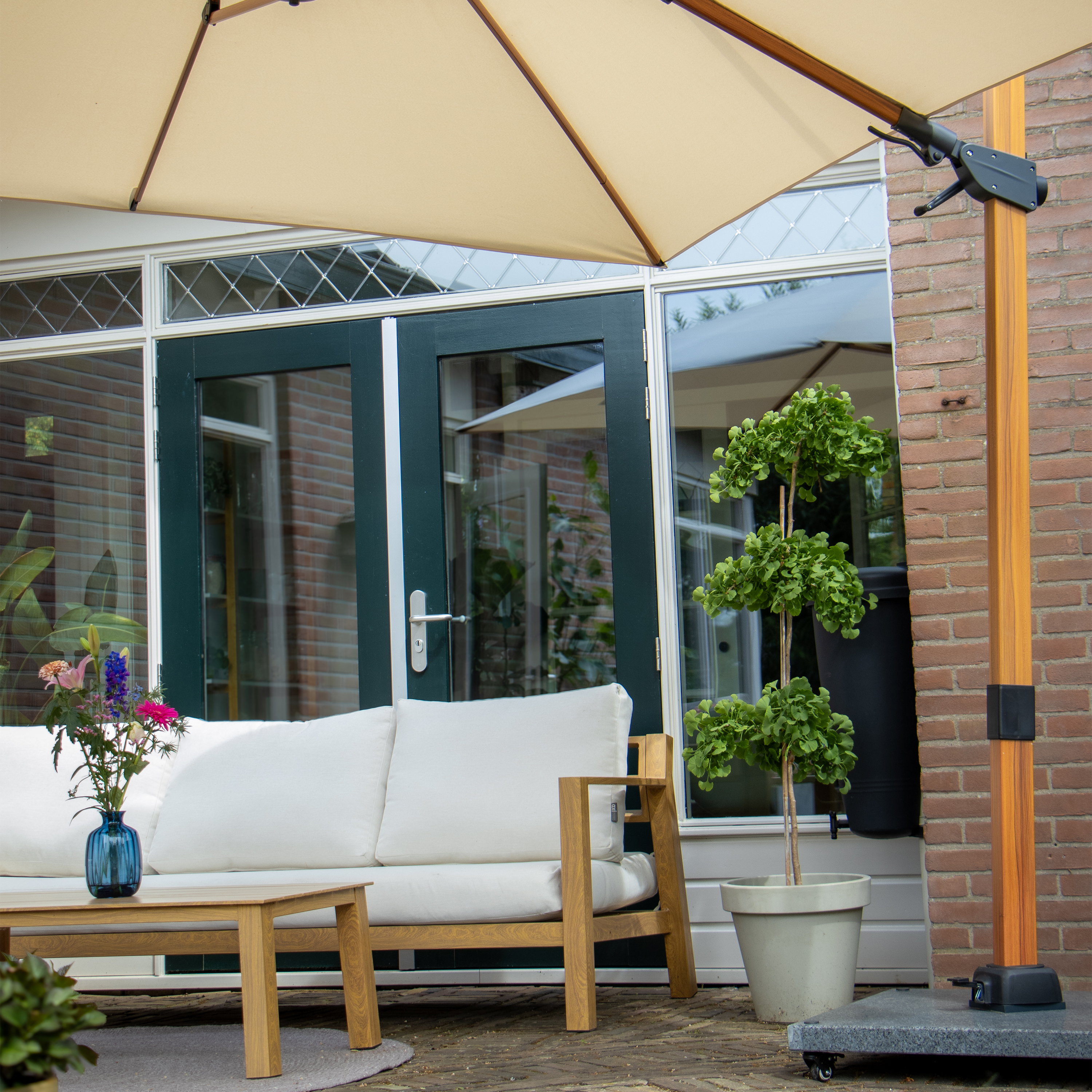 AXI Apollo Premium Cantilever Parasol 300x300cm incl. granite base with wheels Anthracite/Beige – Complete set