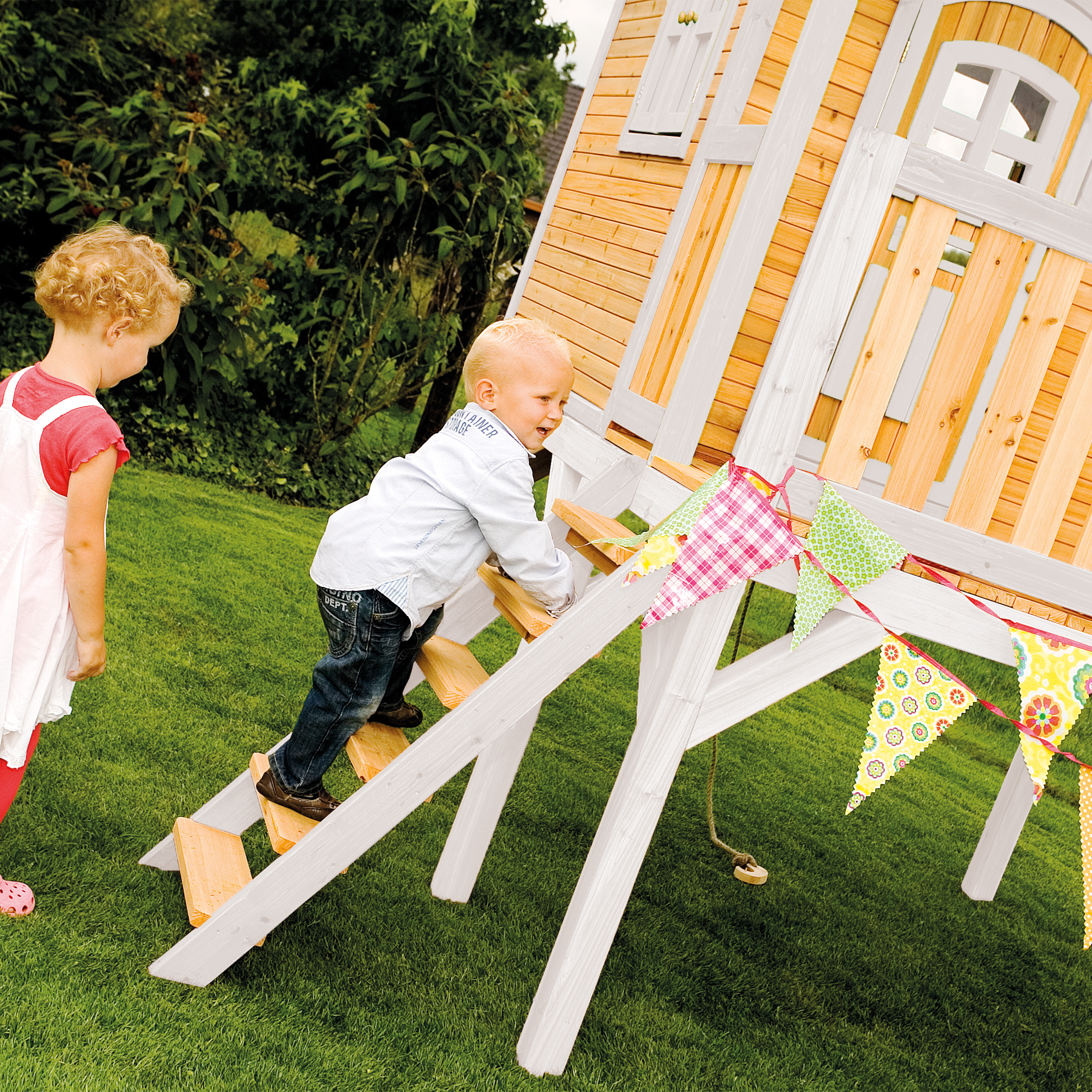 AXI Sophie Playhouse Brown/White - Red Slide