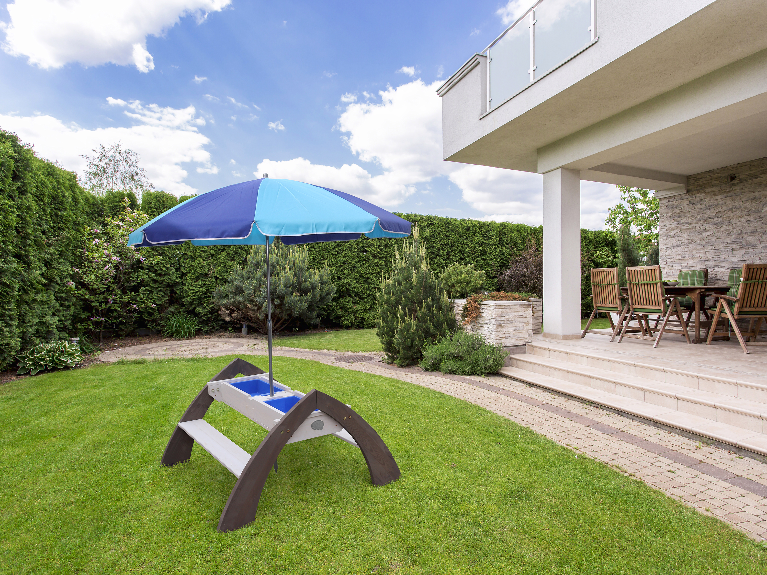 AXI Delta Sand & Water Picnic Table with Umbrella