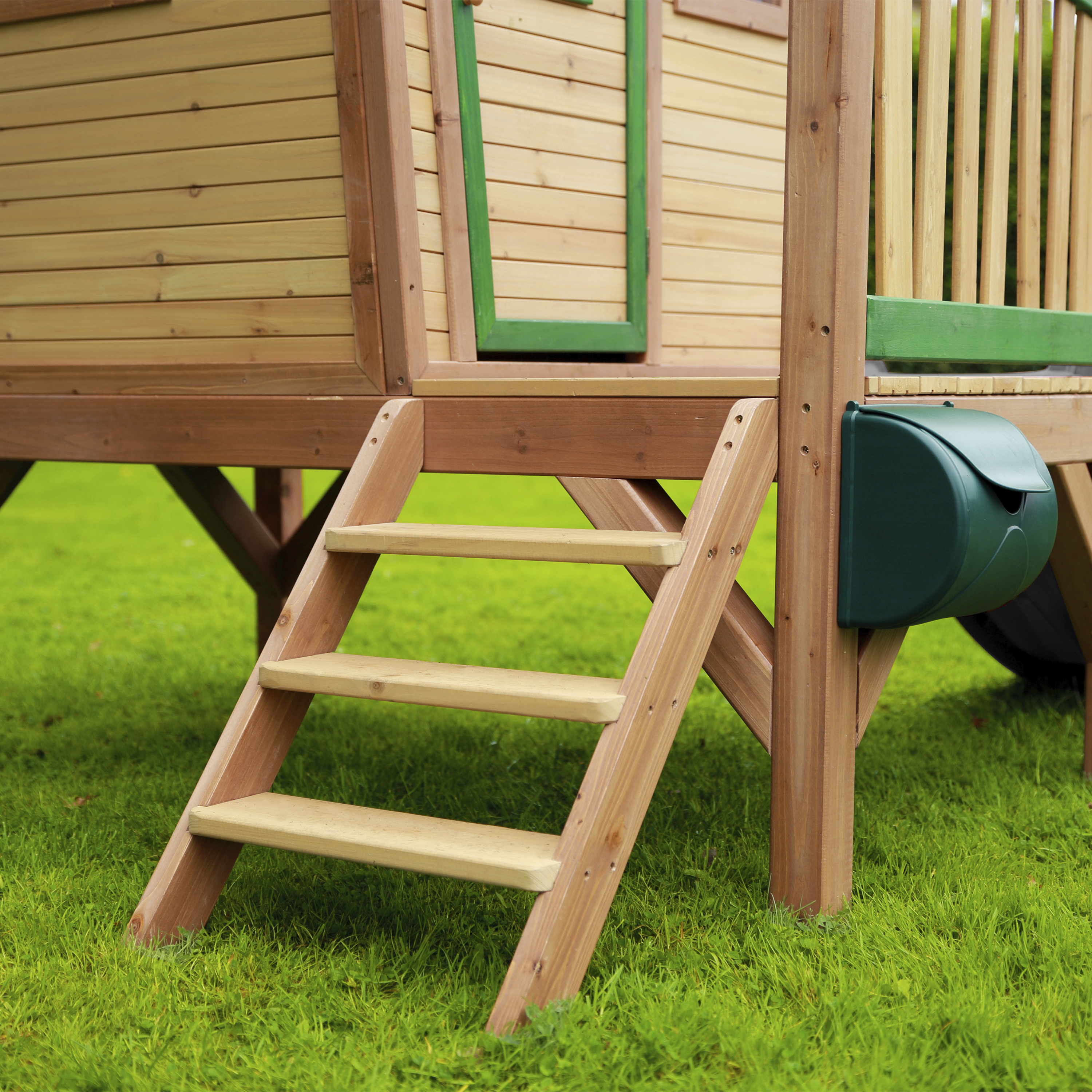 AXI Robin Playhouse Brown/Green - Grey Slide