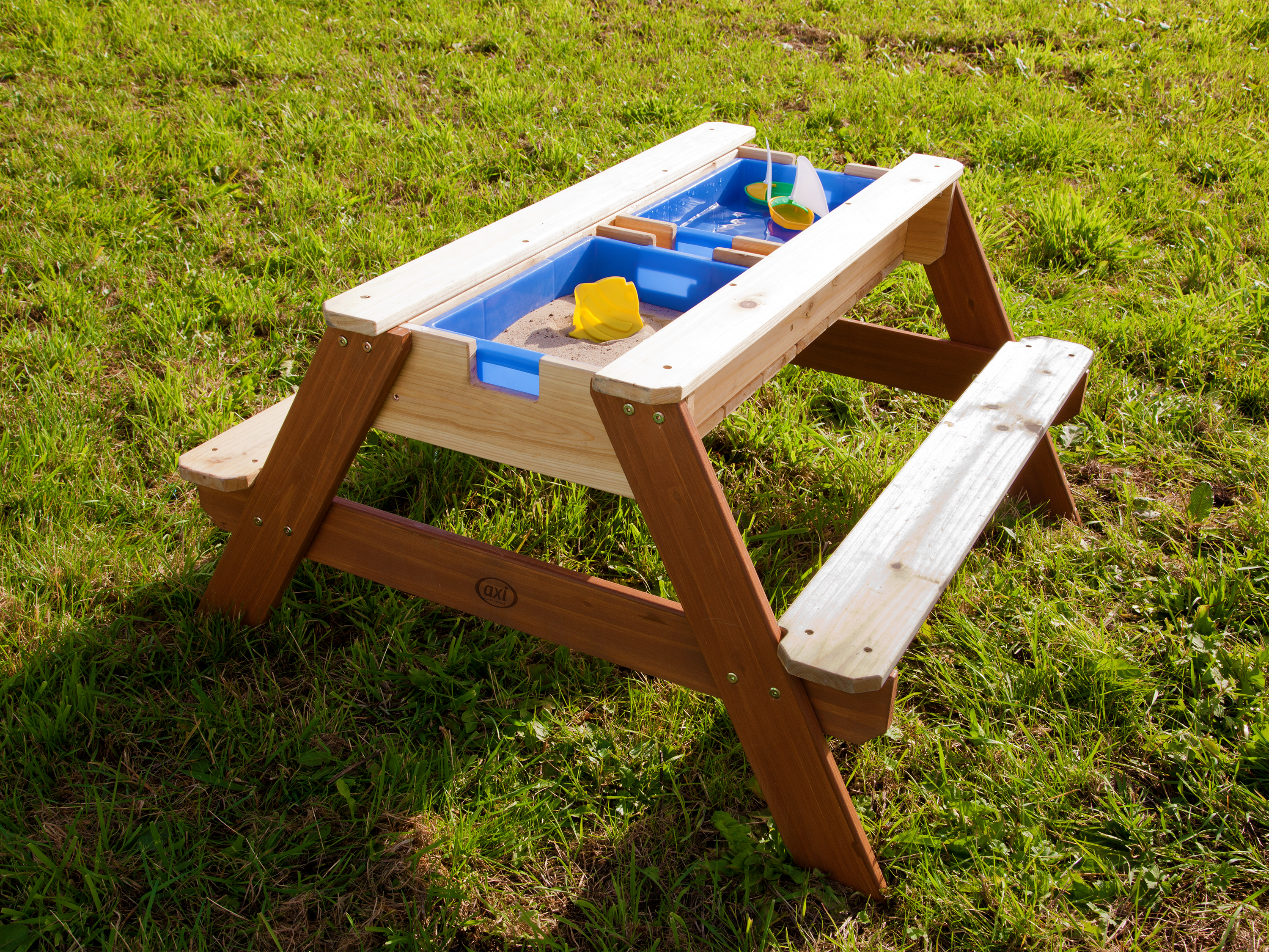 AXI Nick Sand & Water Picnic Table Brown with Umbrella Green/White